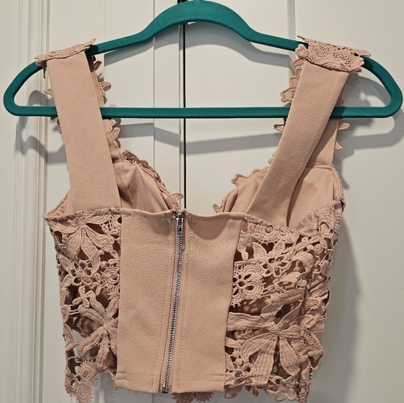 Floral Lace Crop Top - Picture 2 of 2